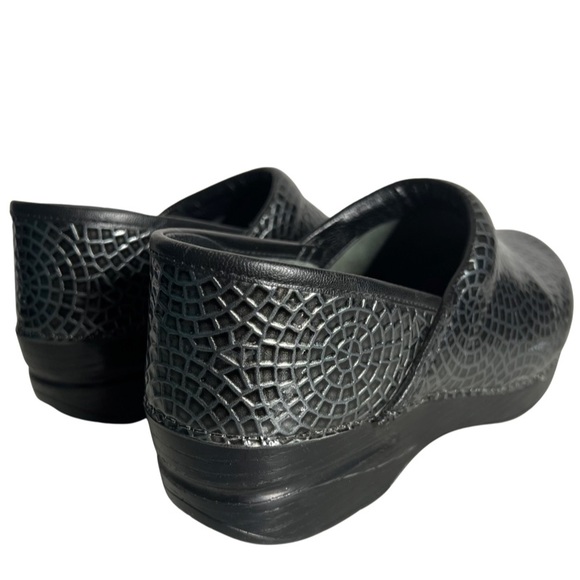 Dansko Mosaic Women’s Black Gray Patent Leather Slip On Clogs Shoes Size 8.5-9 - Picture 10 of 11